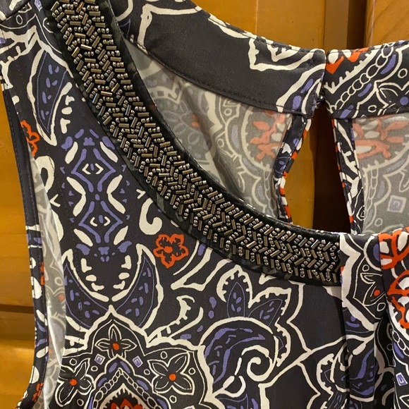 Sleeveless Top with Beaded Neckline Size M - Picture 5 of 9